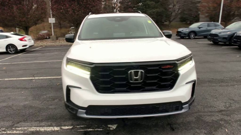 New 2025 Honda Pilot TrailSport image 3