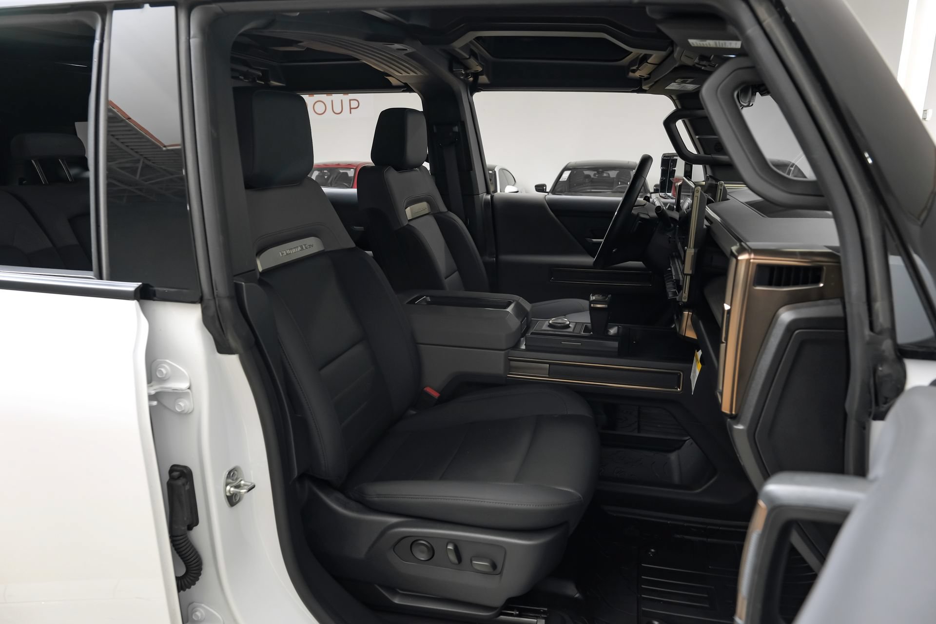 Used 2025 GMC Hummer EV 2X w/ LPO, Sport Package AWD/4WD image 44