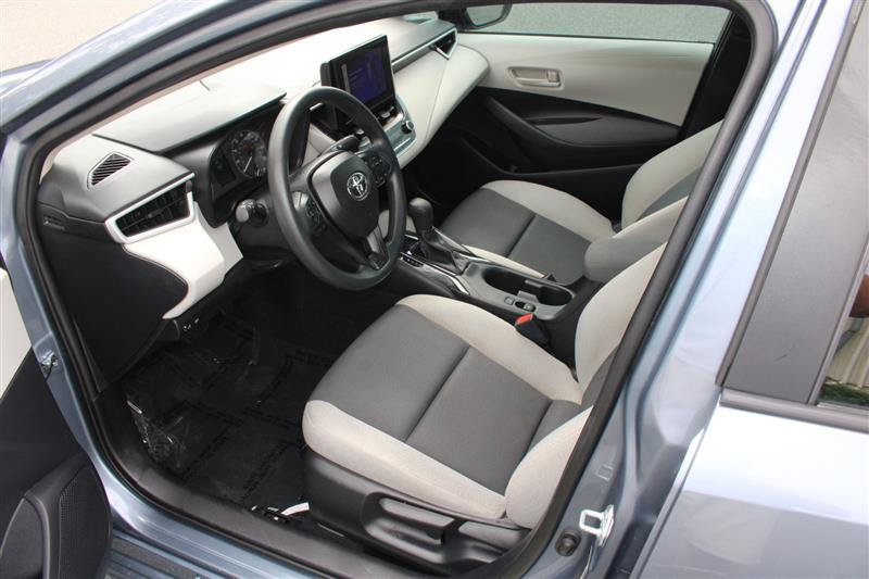 Used 2025 Toyota Corolla LE FWD image 9
