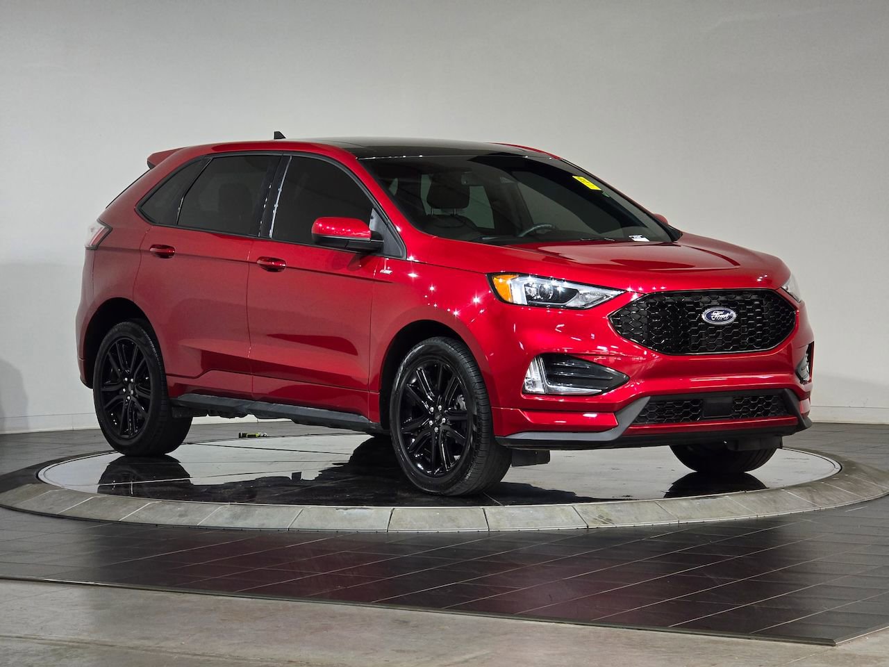 Used 2023 Ford Edge ST-Line image 2