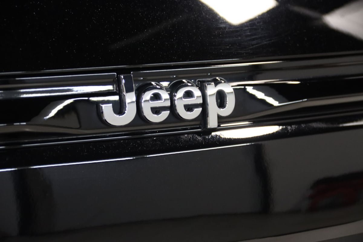 Used 2023 Jeep Grand Cherokee Overland AWD/4WD image 80