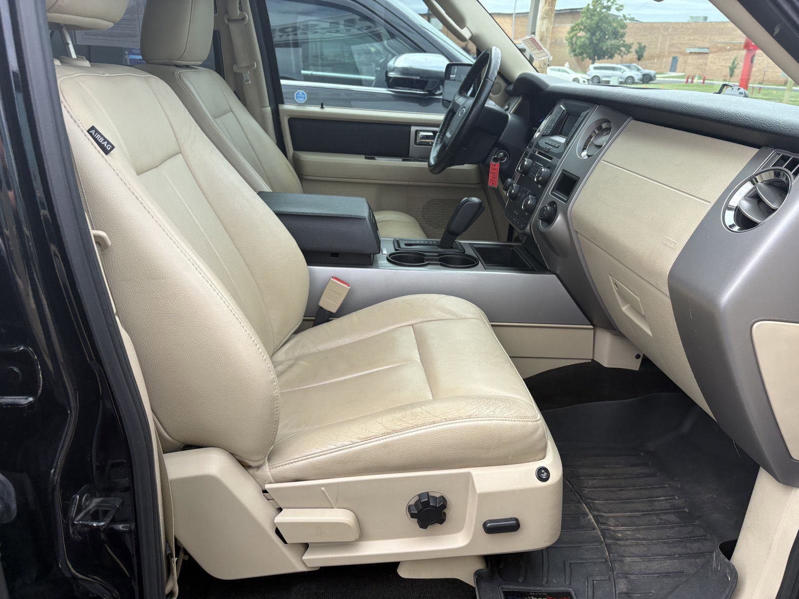 Used 2016 Ford Expedition XLT w/ Equipment Group 201A AWD/4WD image 19
