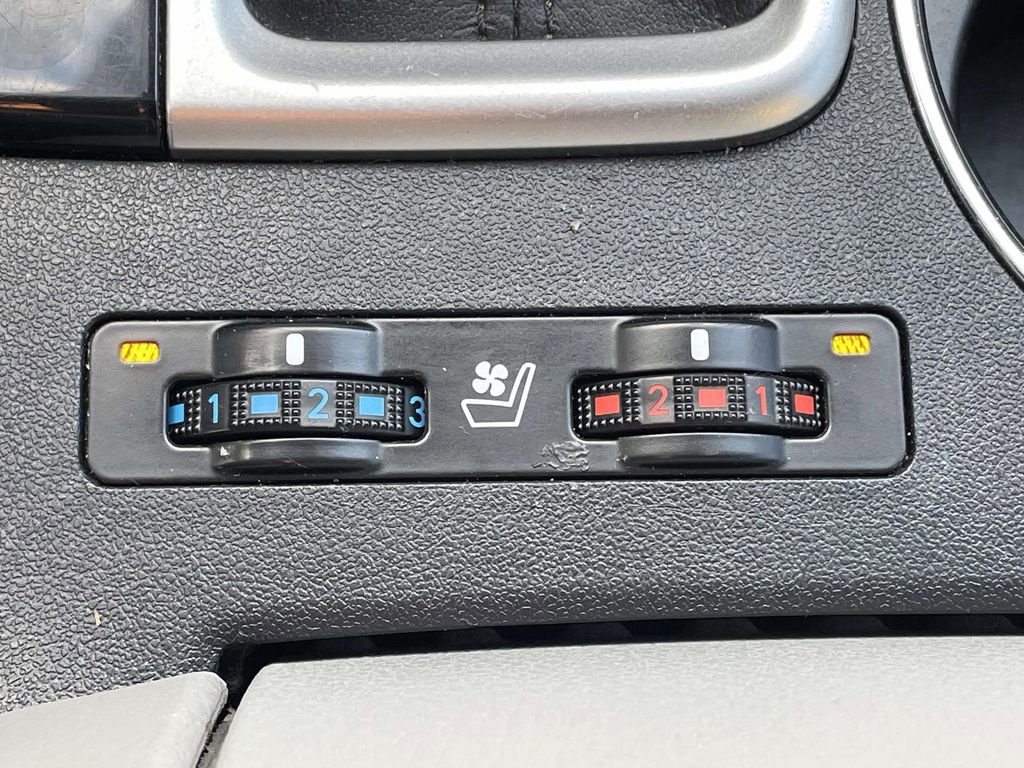 Used 2017 Toyota Highlander Limited image 25