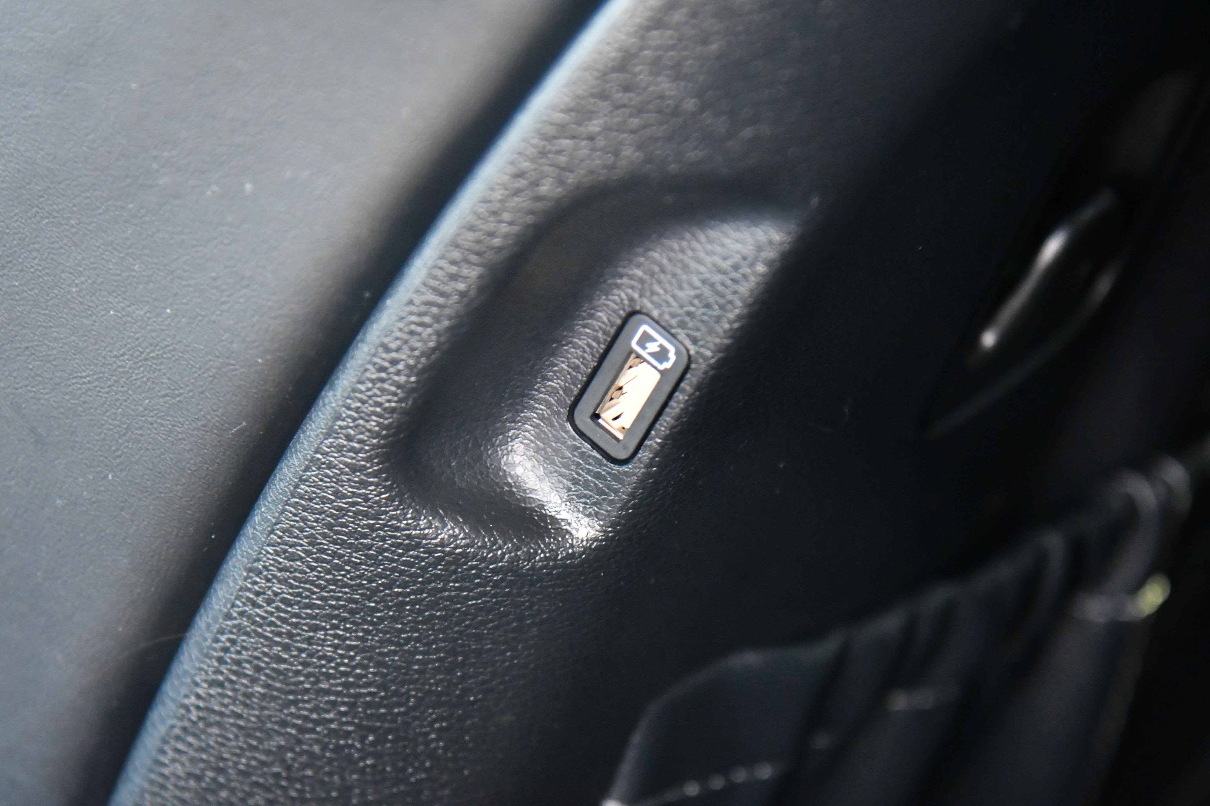 Used 2022 Kia Telluride LX image 38