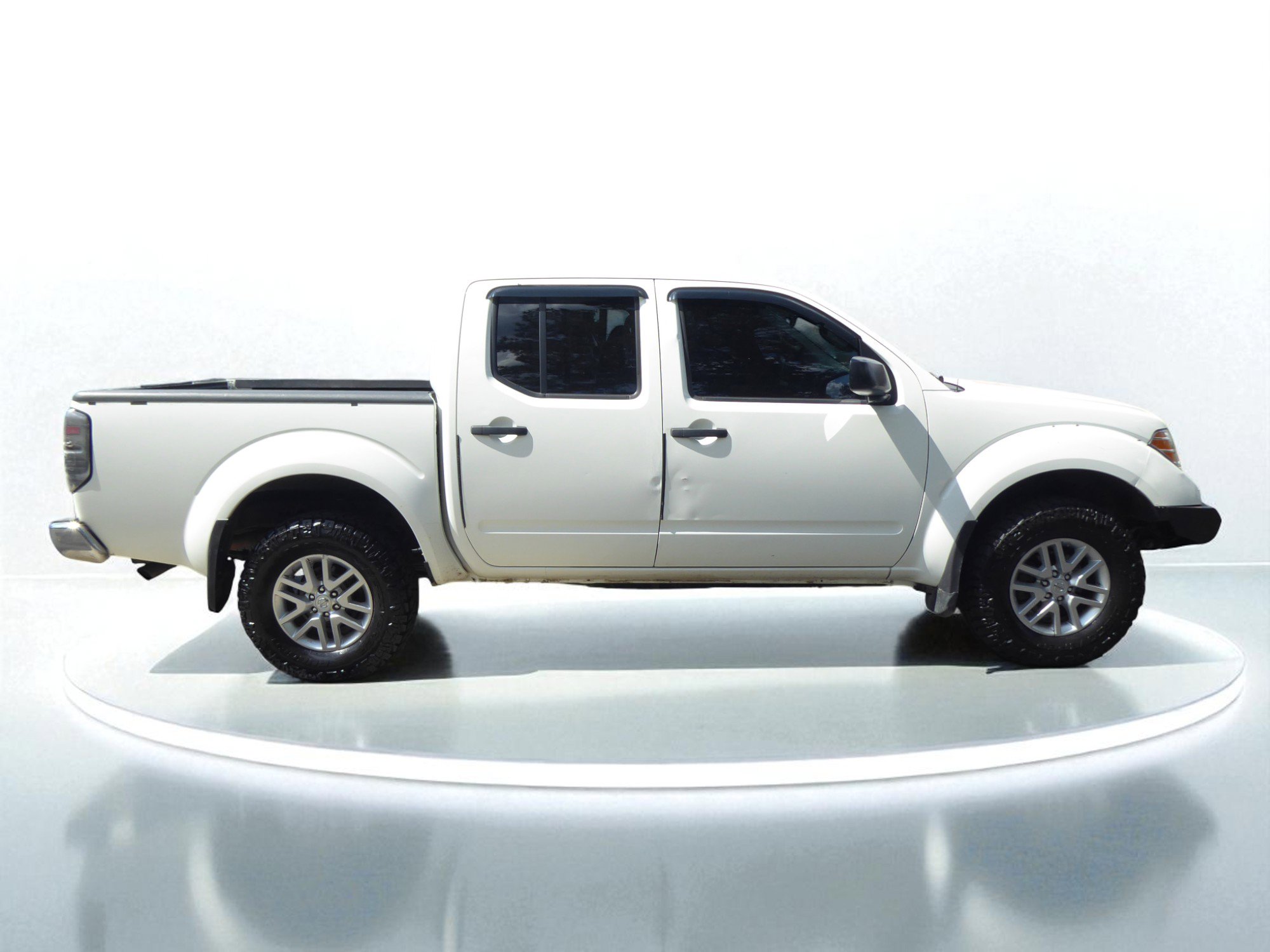 Used 2016 Nissan Frontier SV image 6