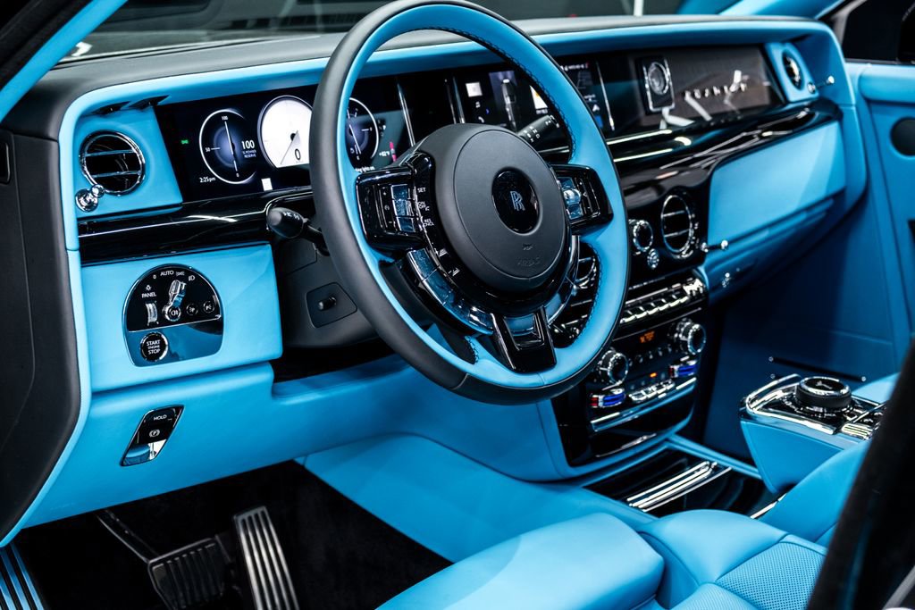 Used 2025 Rolls-Royce Phantom Sedan image 46