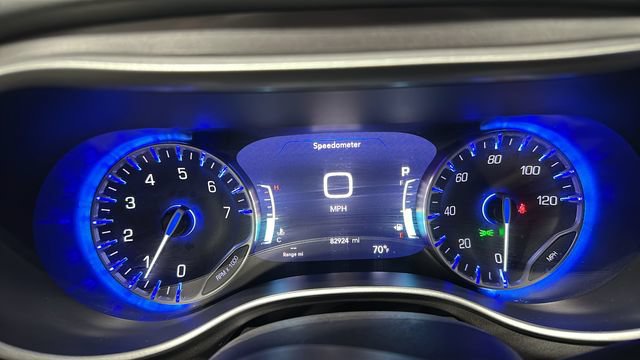 Used 2024 Chrysler Pacifica Touring-L FWD image 11
