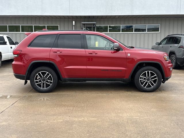 Used 2019 Jeep Grand Cherokee Trailhawk w/ Trailhawk Luxury Group AWD/4WD image 2