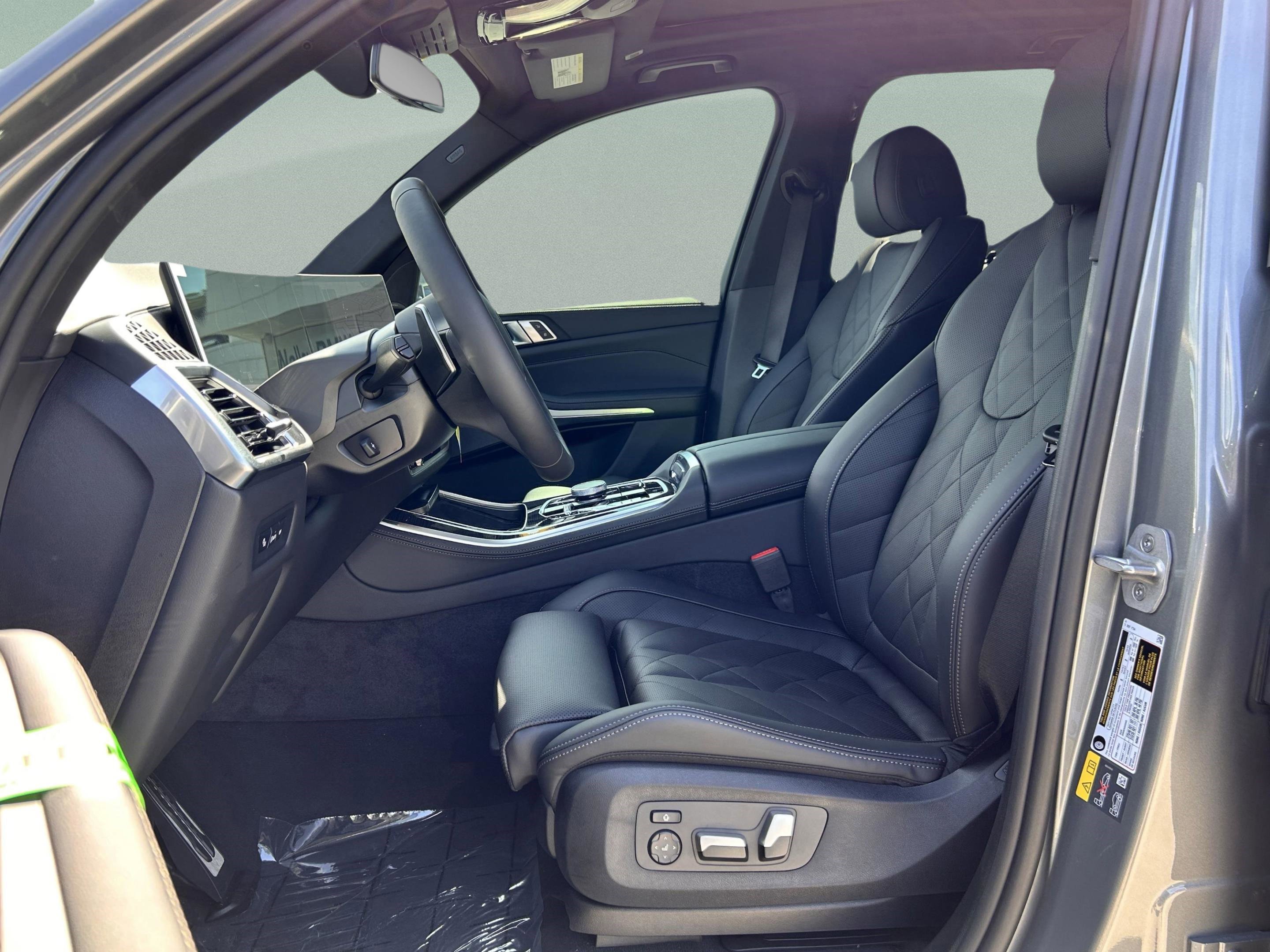 Used 2026 BMW X5 xDrive50e w/ M Sport Package image 24