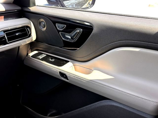 Used 2023 Lincoln Aviator Reserve w/ Elements Package Plus RWD image 30