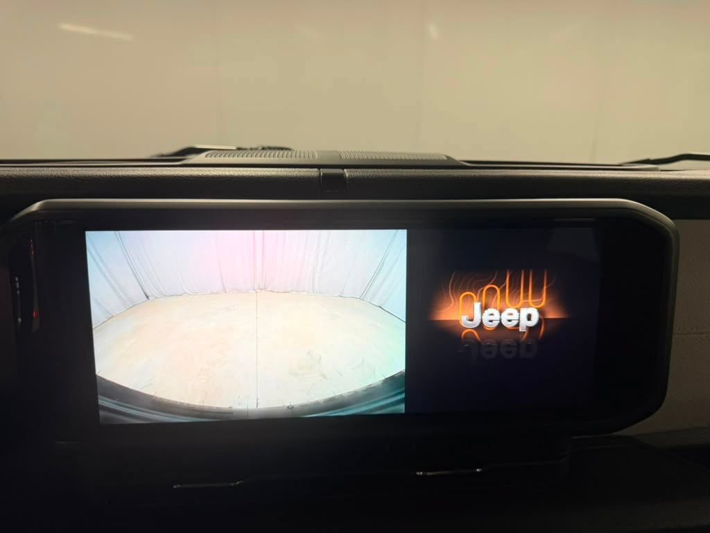Used 2025 Jeep Wrangler Sport AWD/4WD image 33