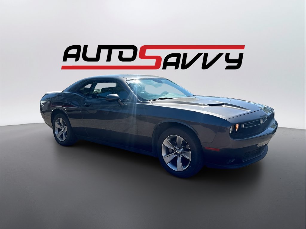 Used 2022 Dodge Challenger SXT RWD image 1