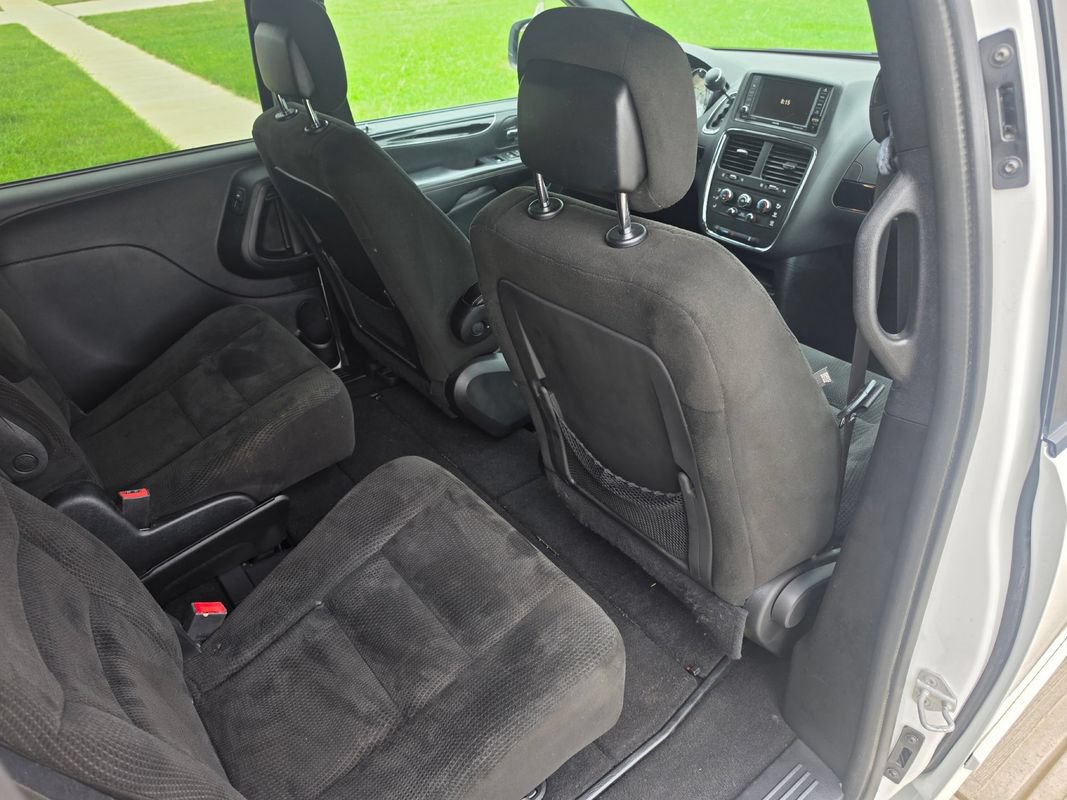 Used 2017 Dodge Grand Caravan SE FWD image 18