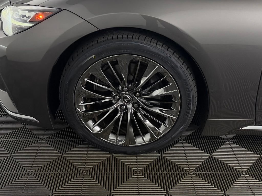 Used 2023 Lexus LS 500 w/ Interior Upgrade Package RWD image 12