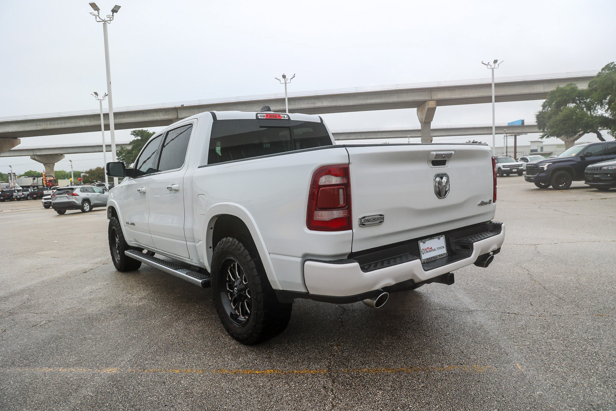 Used 2022 RAM 1500 Limited w/ Body Color Bumper Group AWD/4WD image 9