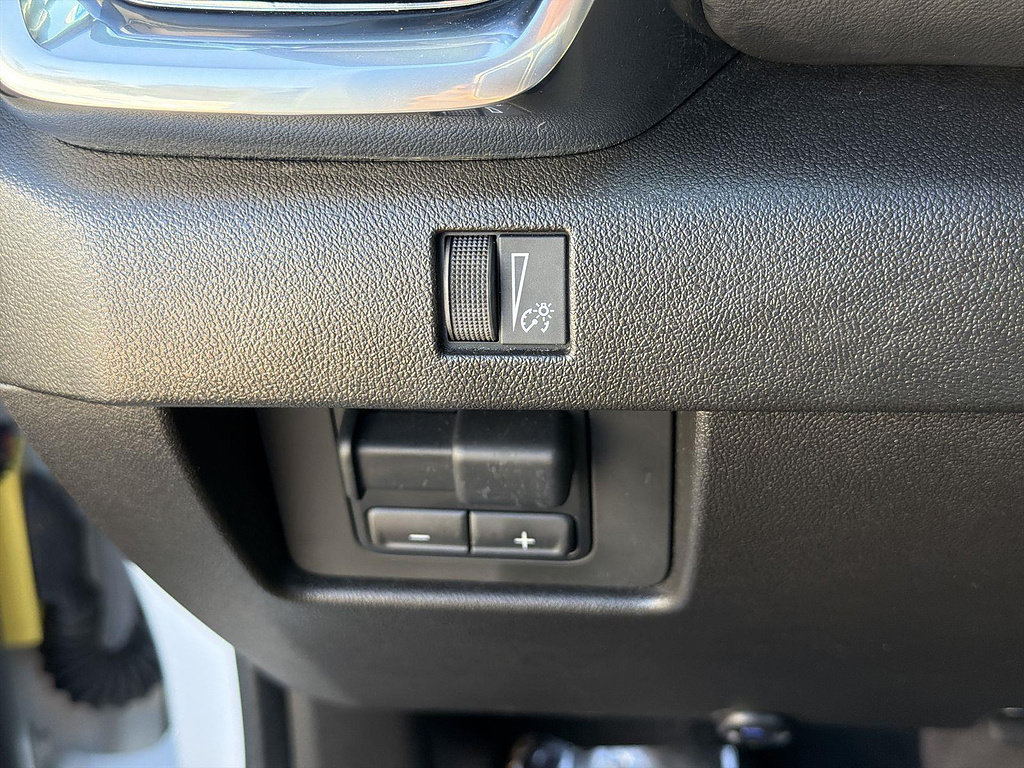 Used 2025 GMC Canyon Elevation RWD image 17