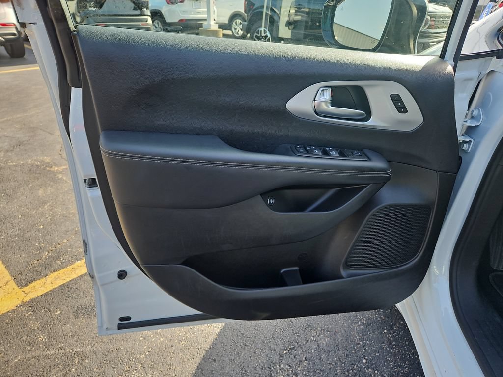 Used 2024 Chrysler Pacifica Limited FWD image 20