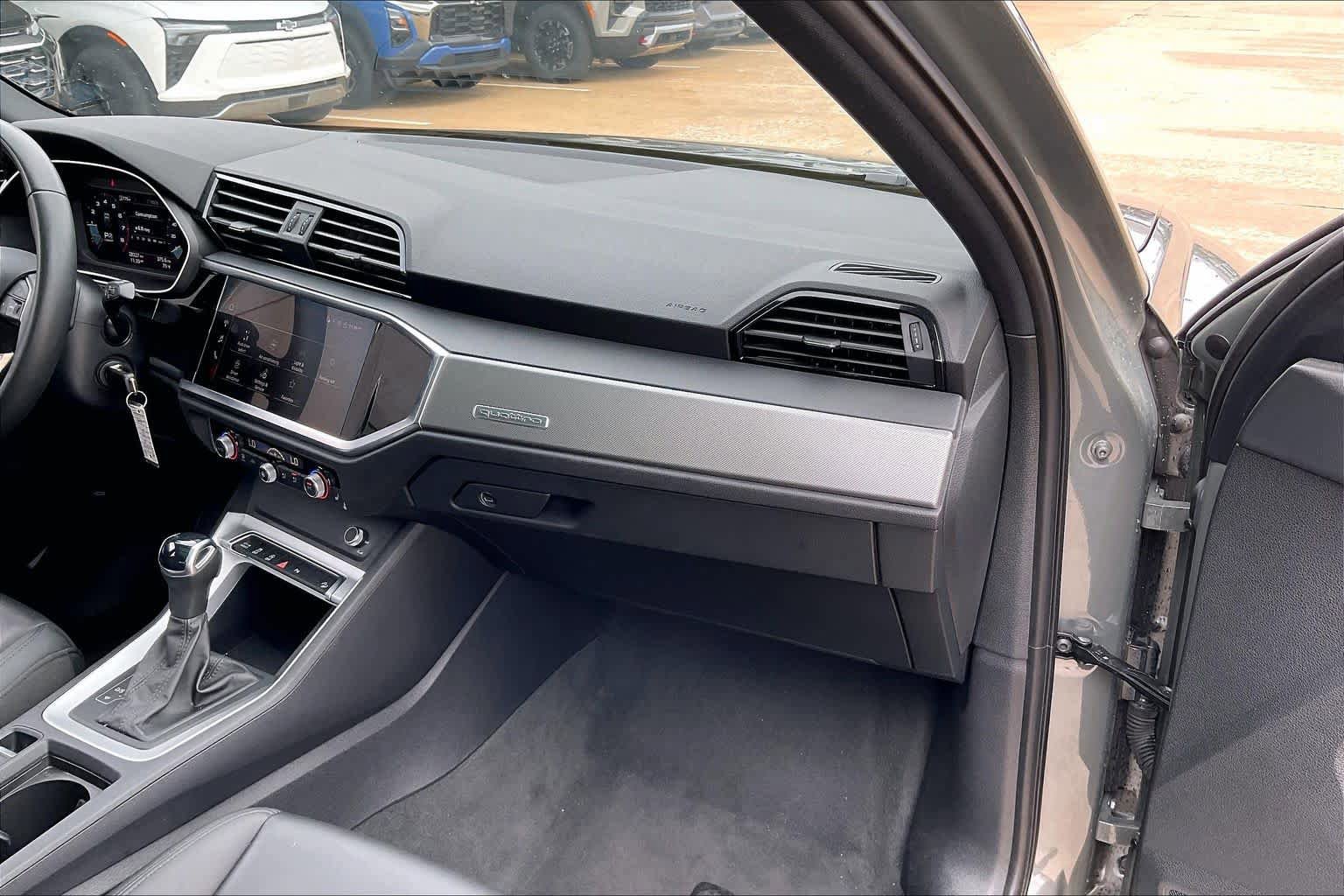 Used 2025 Audi Q3 2.0T Premium AWD/4WD image 19