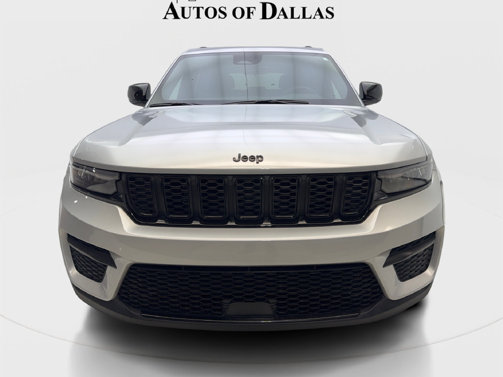 Used 2025 Jeep Grand Cherokee Altitude RWD image 4