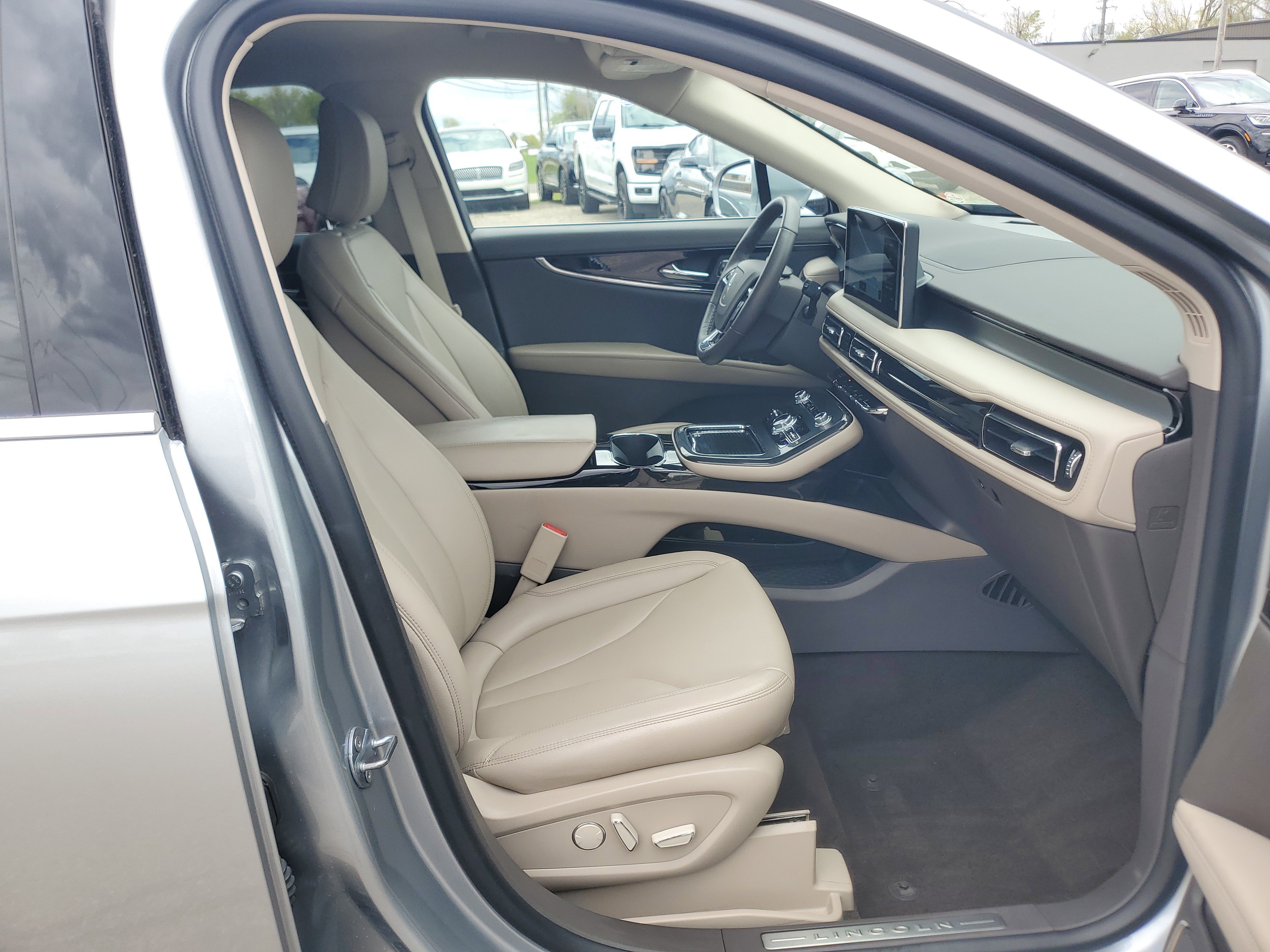 Certified 2023 Lincoln Nautilus AWD w/ Premium Package image 9