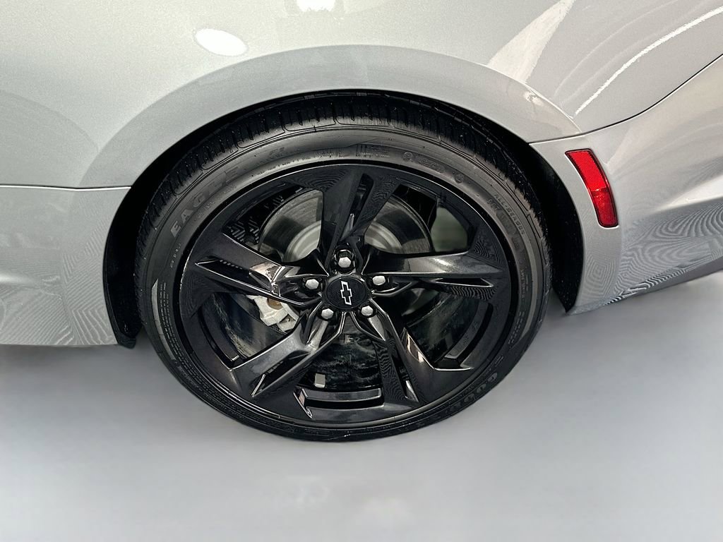 Used 2024 Chevrolet Camaro LT w/ Technology Package image 30