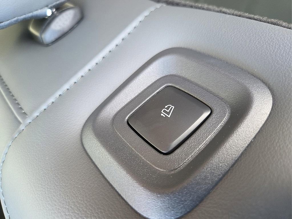 New 2026 Ford Expedition Active image 14