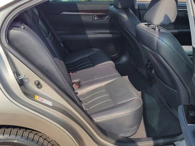 Used 2017 Lexus ES 350 w/ Ultra Luxury Package FWD image 3