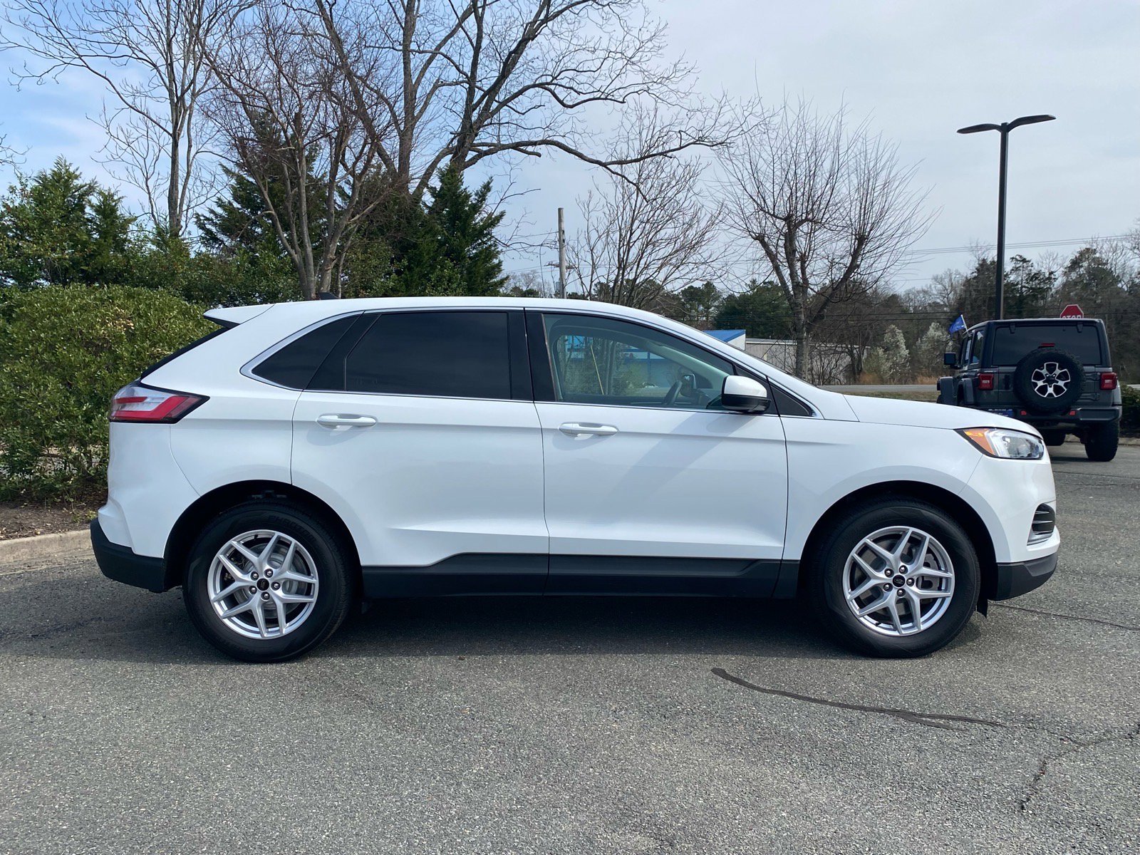 Certified 2023 Ford Edge SEL AWD/4WD image 2