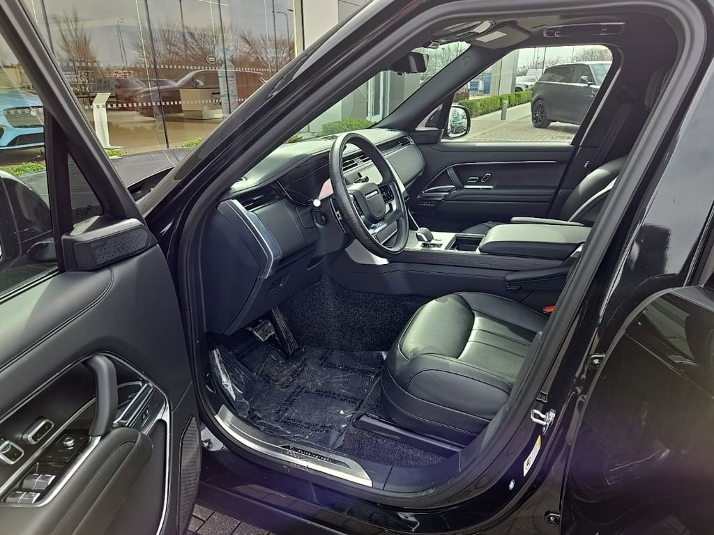 Used 2025 Land Rover Range Rover Autobiography image 17