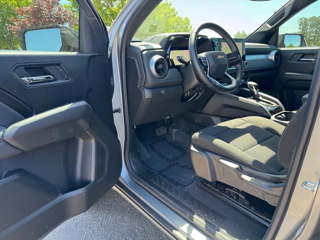 Used 2024 Chevrolet Colorado LT RWD image 13