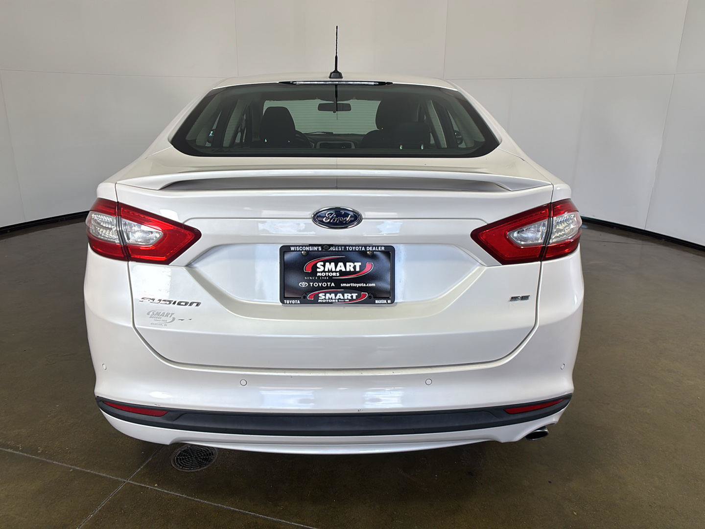 Used 2015 Ford Fusion SE FWD image 11