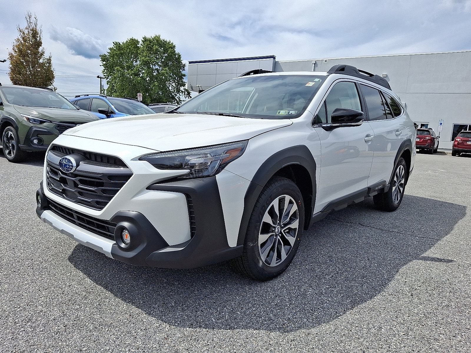 New 2025 Subaru Outback Limited image 2
