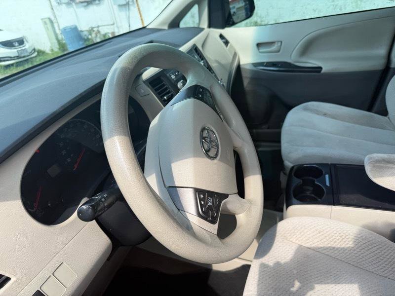 Used 2012 Toyota Sienna LE FWD image 12
