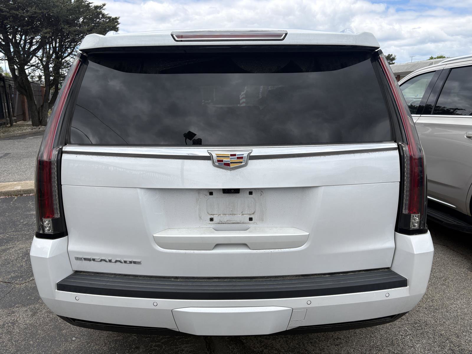 Used 2020 Cadillac Escalade Premium Luxury AWD/4WD image 6