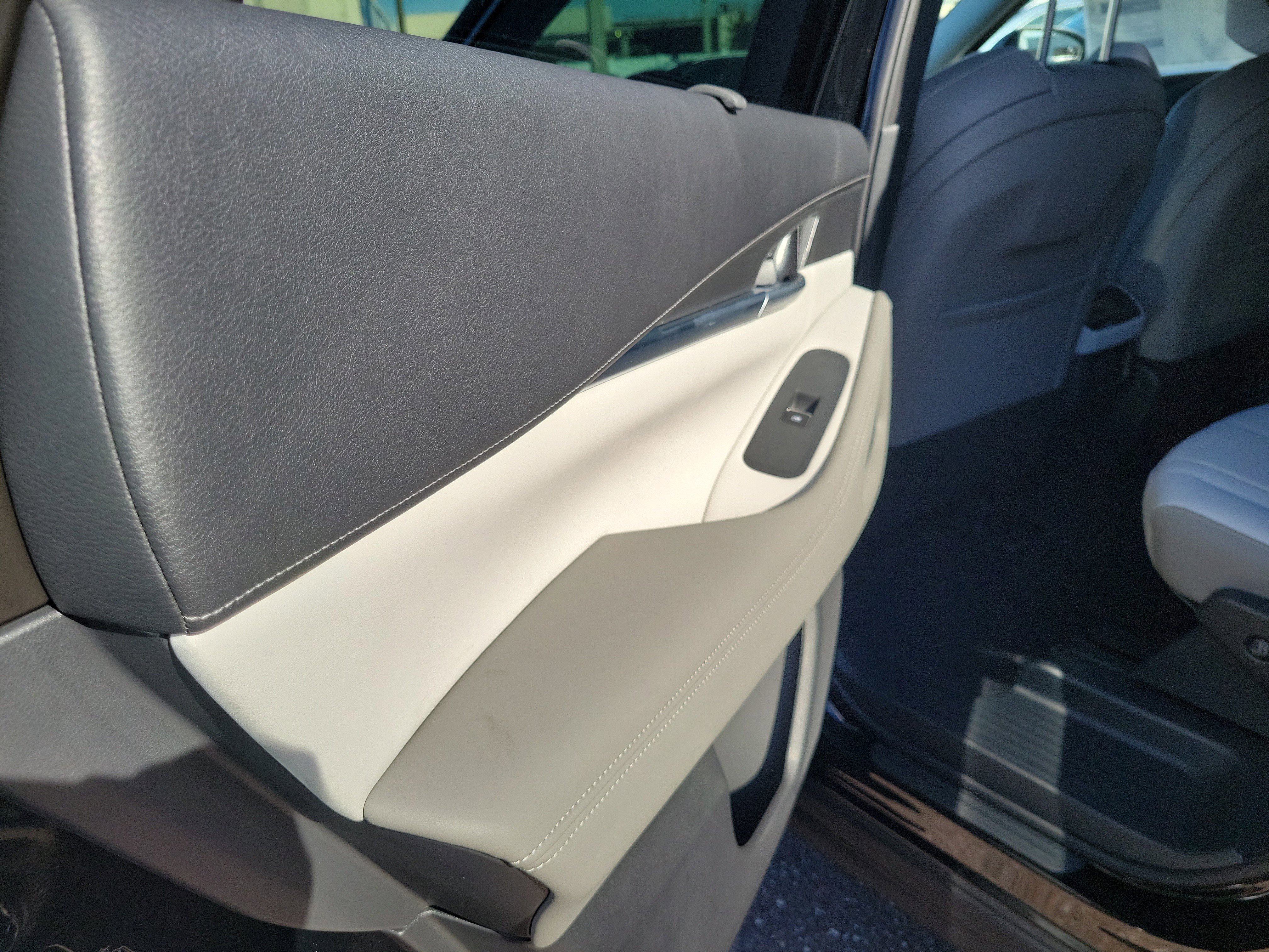 New 2026 INFINITI QX60 Luxe w/ Family Package image 8