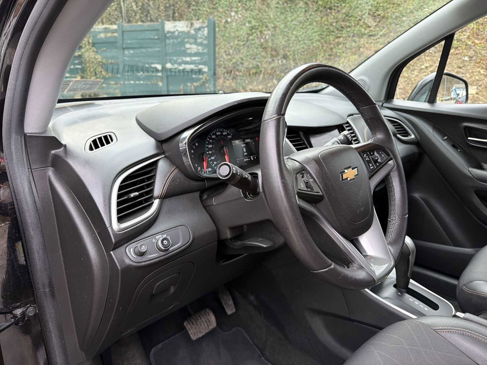 Certified 2022 Chevrolet Trax LT w/ LT Convenience Package image 11