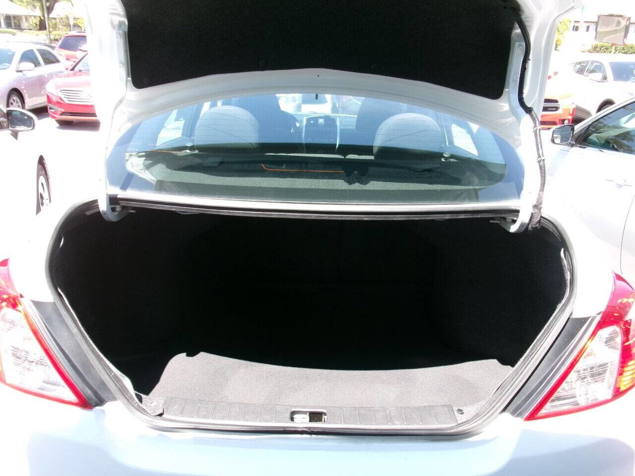 Used 2018 Nissan Versa SV image 16