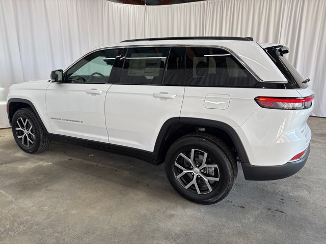 New 2025 Jeep Grand Cherokee Limited w/ Luxury Tech Group II image 5