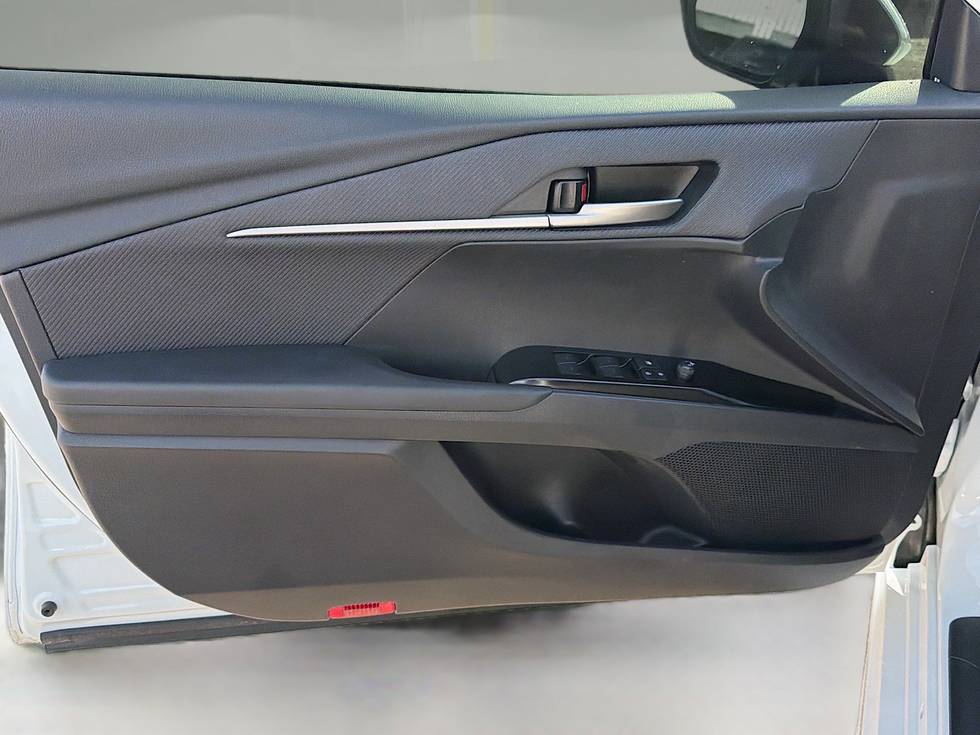 Used 2025 Toyota Camry SE w/ Multimedia Upgrade Package image 20