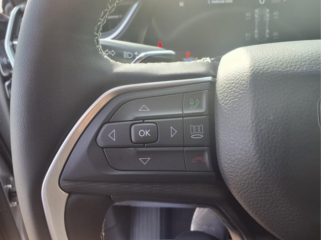 New 2026 Jeep Grand Cherokee Laredo image 5