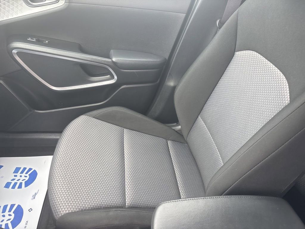 Used 2025 Kia Soul LX w/ LX Technology Package image 23