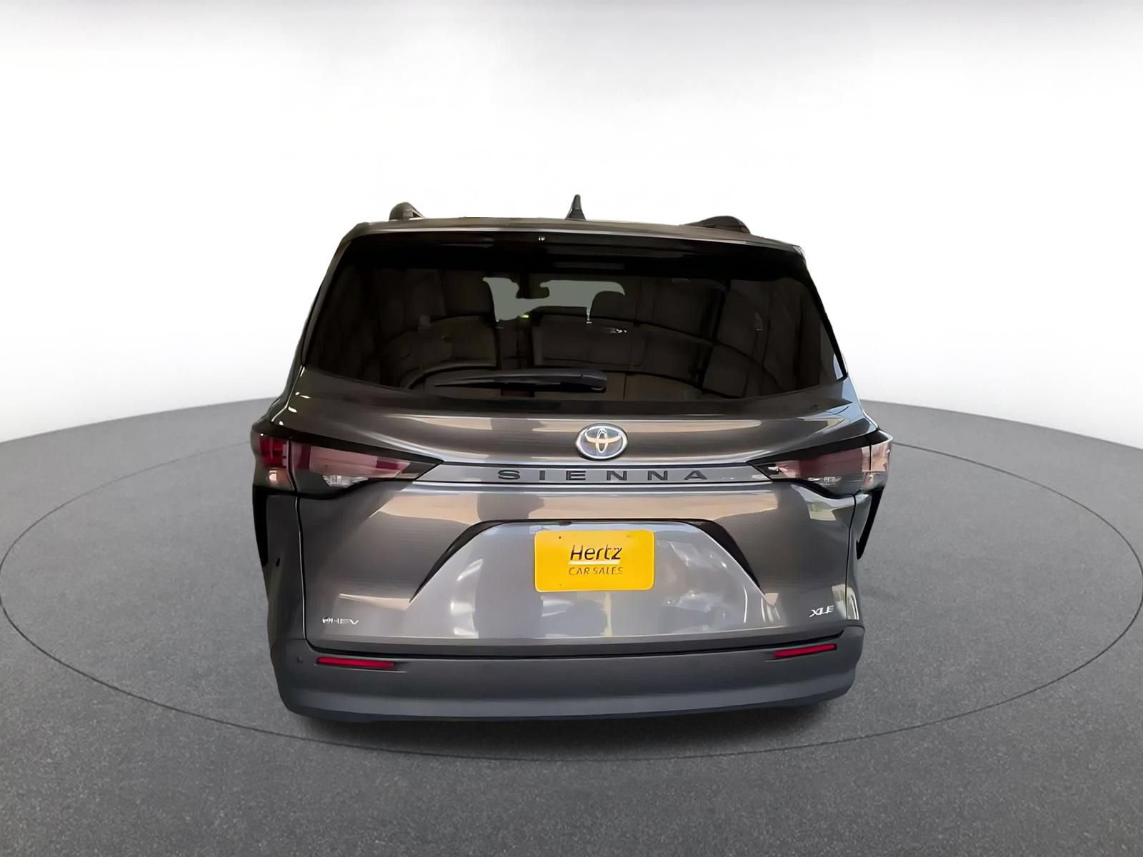 Used 2025 Toyota Sienna XLE FWD image 12
