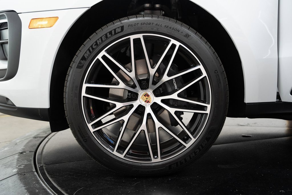 Used 2024 Porsche Macan image 20