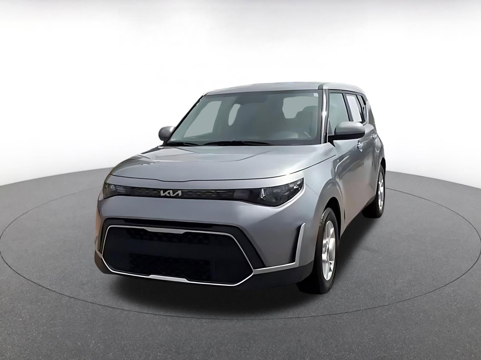 Used 2025 Kia Soul LX w/ LX Technology Package FWD image 4