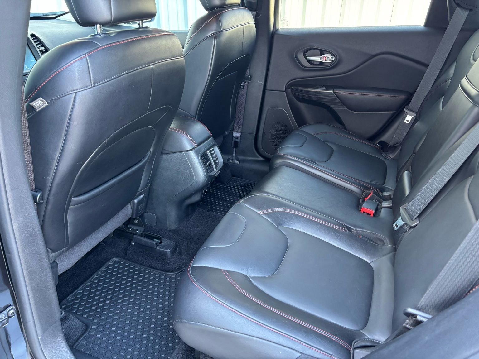 Used 2015 Jeep Cherokee Trailhawk w/ Comfort/Convenience Group image 29