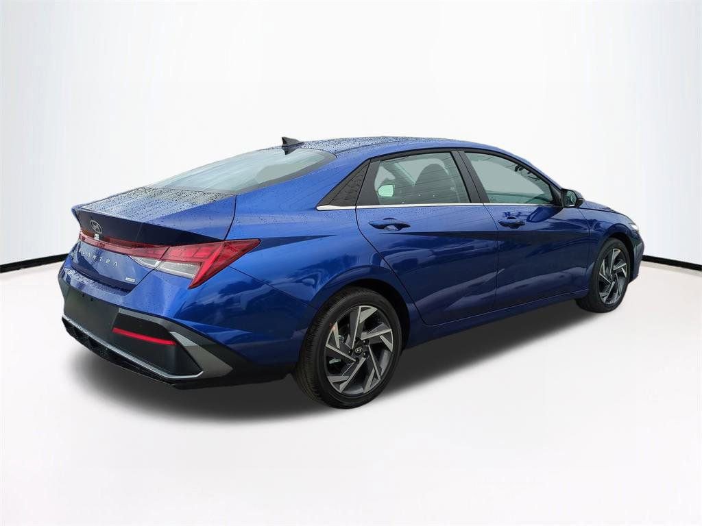 New 2026 Hyundai Elantra Limited image 5