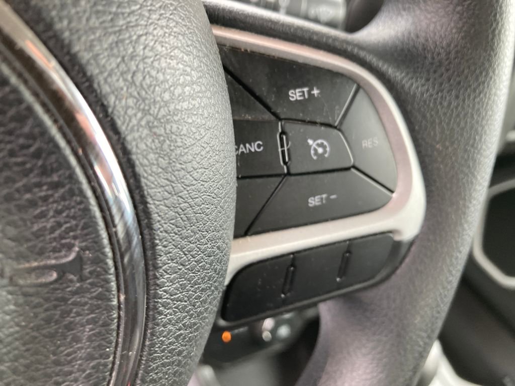Used 2018 Jeep Renegade Sport w/ Power & Air Group image 43