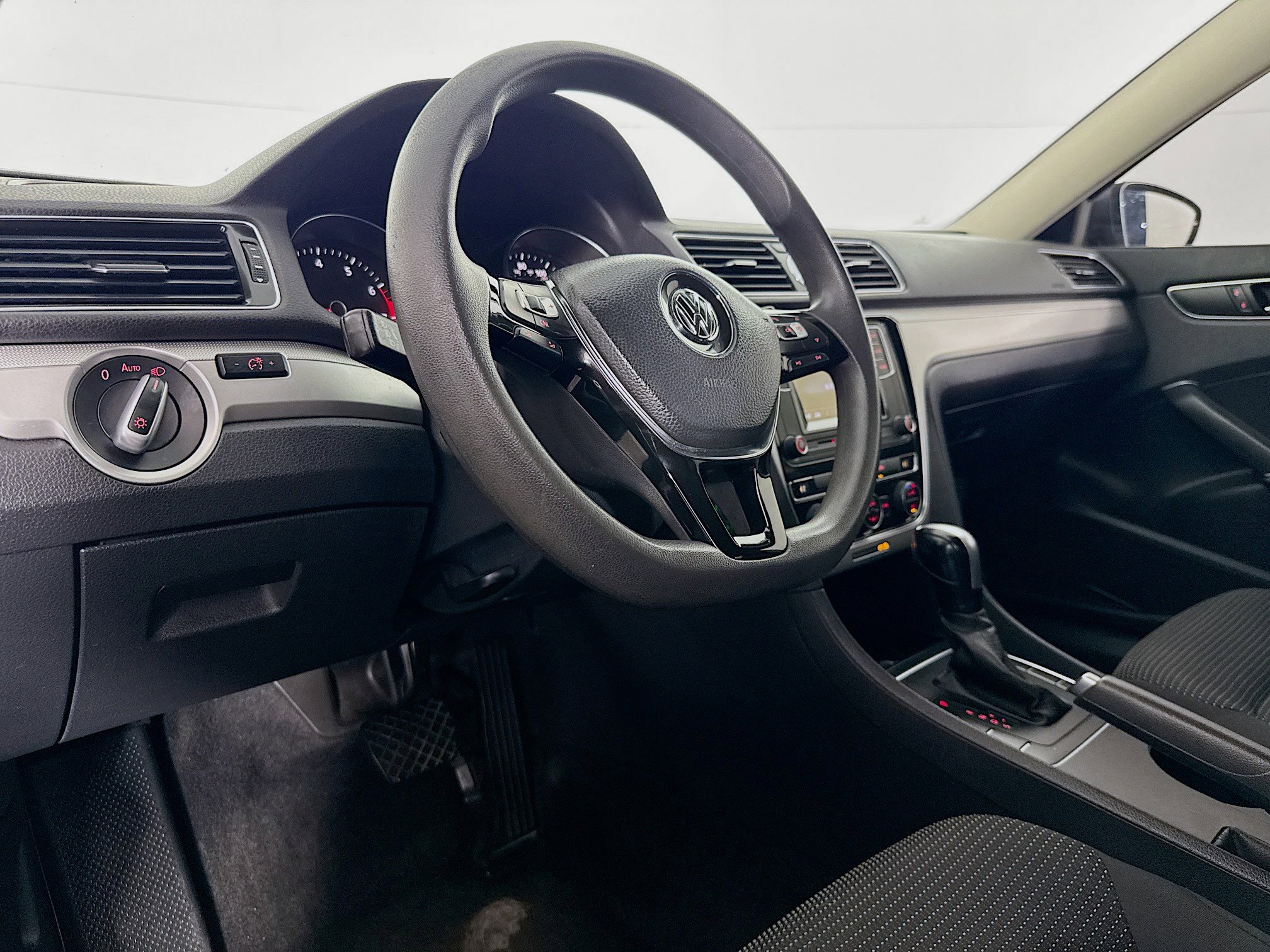 Used 2016 Volkswagen Passat 1.8T S image 21