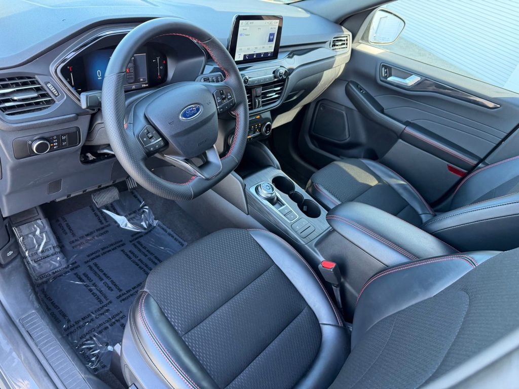 Used 2025 Ford Escape ST-Line image 2