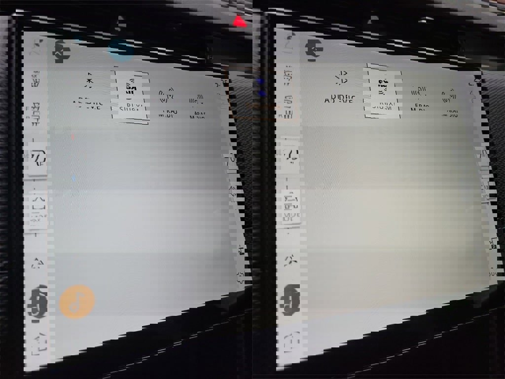 New 2025 Land Rover Discovery Sport Dynamic SE image 32